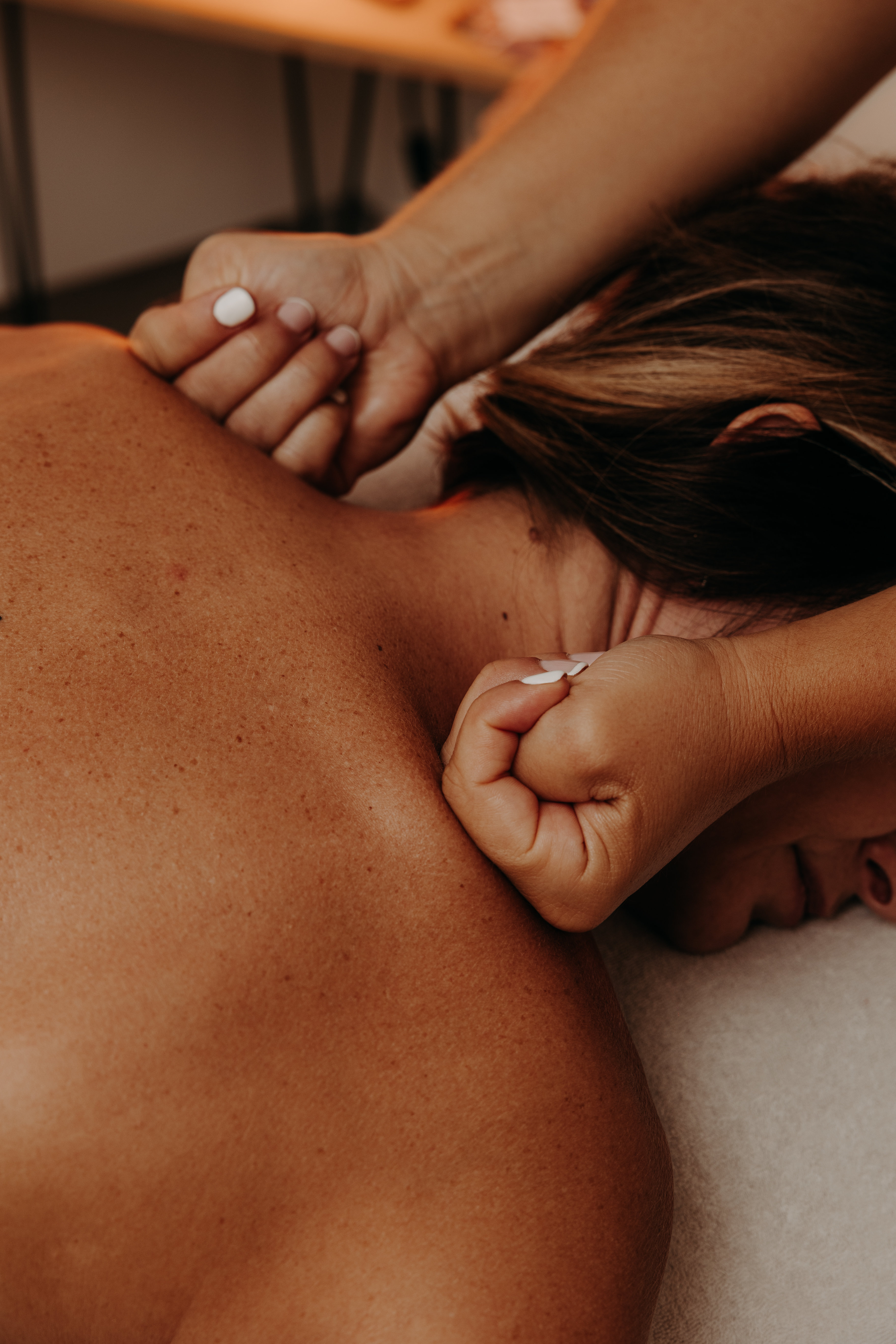 Massage profond épaules Lacanau